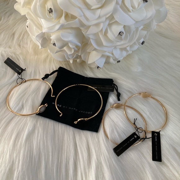 NWT MBMJ Gold Enamel Disc Logo Bangle Bracelet - Picture 9 of 9